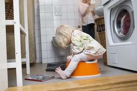 Luchas para aprender a ir al baño: cuando su hijo no se sienta en el orinal