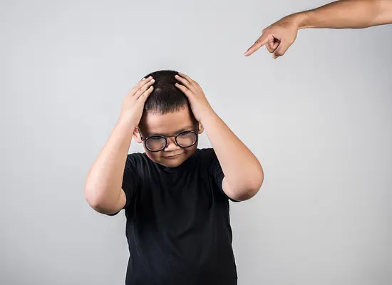 Acidentes de treinamento potty: você deve punir seu filho?