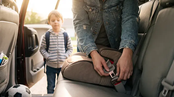 Sièges d'auto et rehausseurs lorsque vous conduisez d'autres enfants